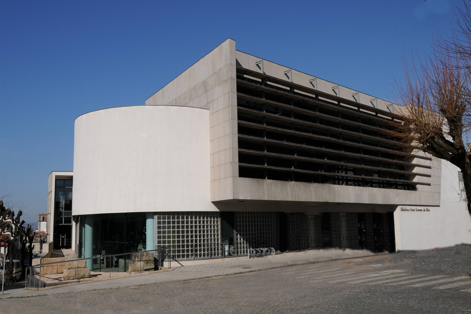 Edifício da Biblioteca Lúcio Craveiro da Silva em Braga