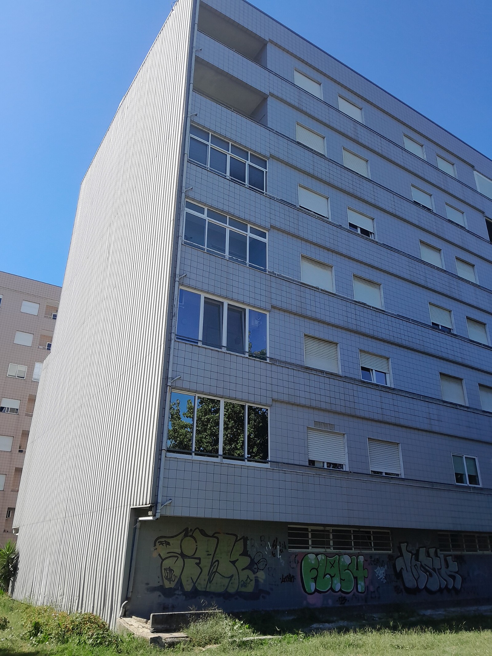 Oferta de casas à venda estável na cidade