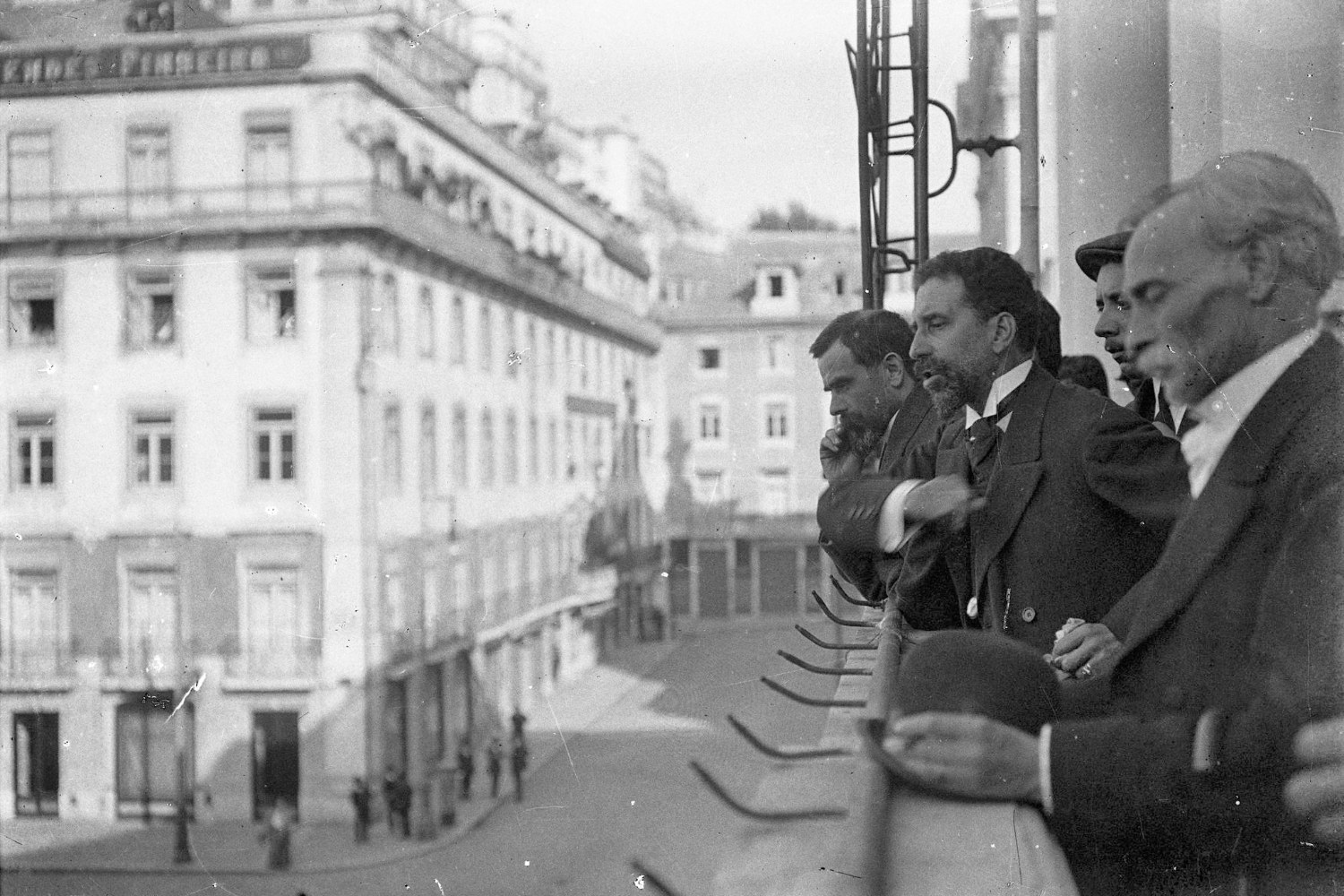 José Relvas proclama a República da varanda da Câmara Municipal de Lisboa, 5 de outubro de 1910